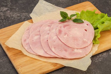 Kaygan jambonlu domuz eti.