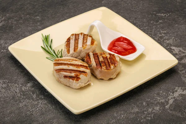 Médaillon Porc Grillé Avec Sauce Tomate Servi Romarin — Photo