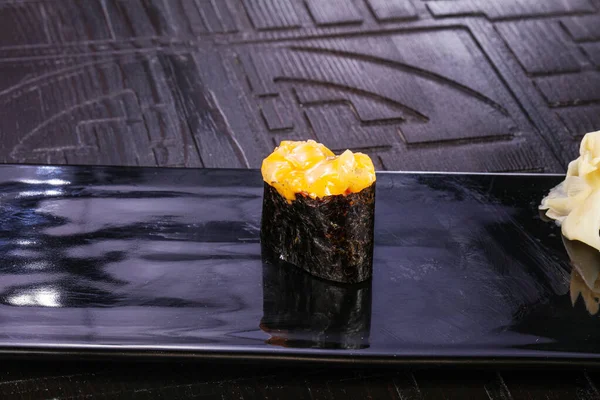 Ιαπωνική Κουζίνα Πικάντικη Gunkan Ψάρι — Φωτογραφία Αρχείου