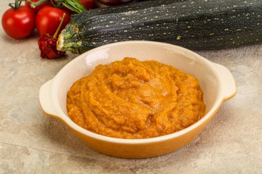 Vejetaryen mutfağı - Ot ve baharatlı kabak püresi