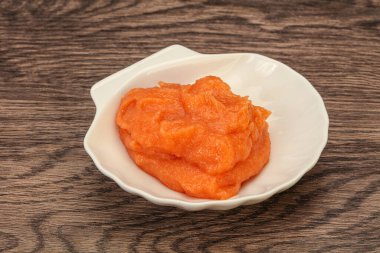 Balık yumurtası kasede atıştırmalık