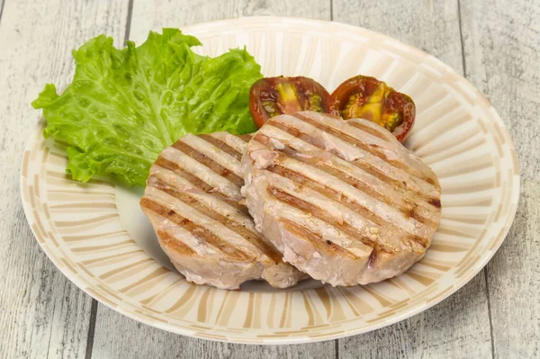 Bife Atum Grelhado Com Kumato Salada — Fotografia de Stock