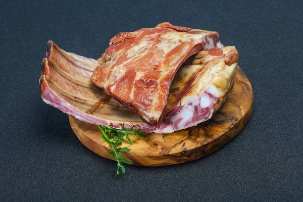 Smoked Pork Ribs Wooden Background Served Rucola — Stock Photo, Image