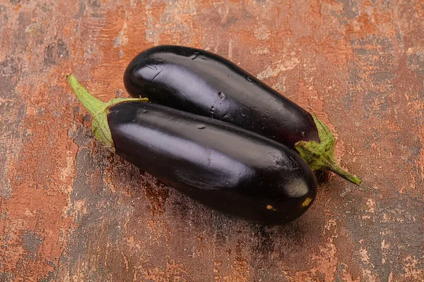 Duas Berinjela Crua Madura Isolada Para Cozinhar — Fotografia de Stock