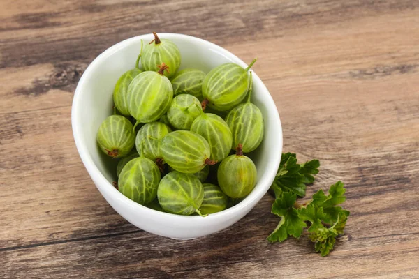 Fresh Ripe Green Sweet Gooseberry Leaf — Stock Photo, Image