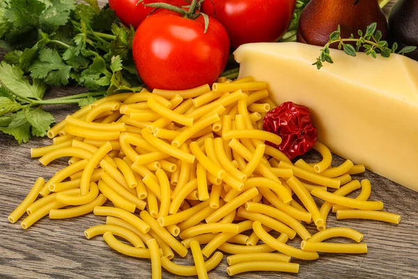 Pasta Cruda Italiana Maccheroni Cottura Verdure Servite — Foto Stock