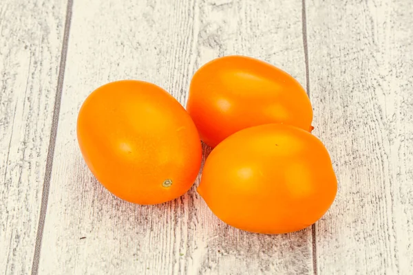 Leckeres Gemüse Gelber Tomatenhaufen Über Dem Hintergrund — Stockfoto