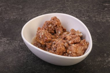 Kavanozda baharatlı geyik güveci