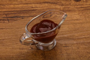 Geleneksel domates barbekü sosu kasede