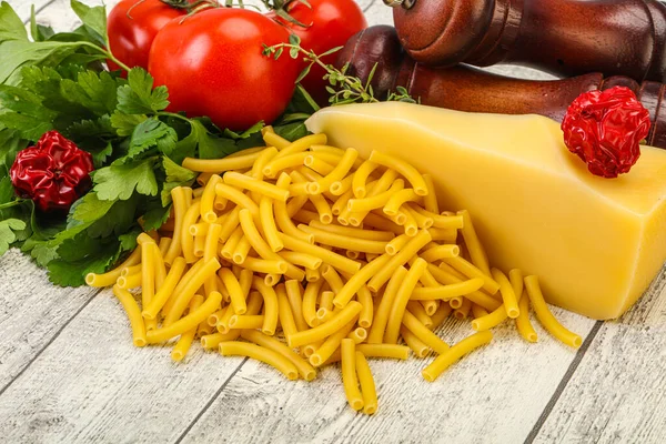 Pasta Cruda Italiana Maccheroni Cottura Verdure Servite — Foto Stock