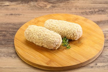 Fırında pişmemiş tavuk pirzolası.