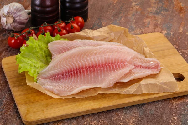 調理のための準備ができて生ティラピア魚 — ストック写真