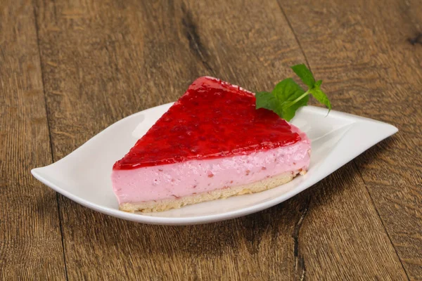 Soft Raspberry Cheesecake Servit Mentă Farfurie — Fotografie, imagine de stoc