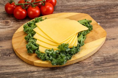 Dilimlenmiş Gauda peyniri.