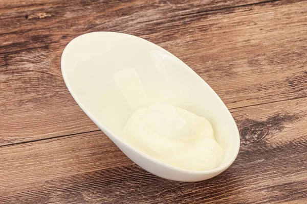 ボウルに乳製品サワークリーム — ストック写真