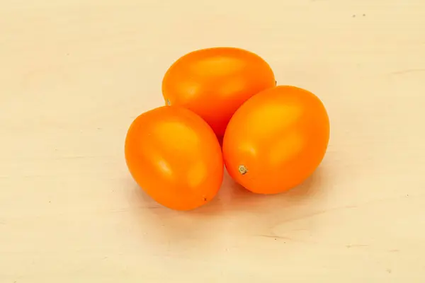 Verduras Sabrosas Montón Tomate Amarillo Sobre Fondo — Foto de Stock