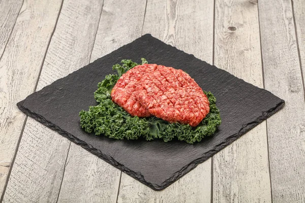 Roh Beef Burger Schnitzel Für Den Grill — Stockfoto