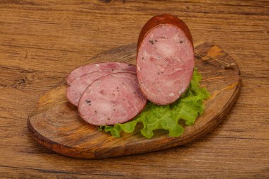 Baharatlı ve otlu füme jambon.