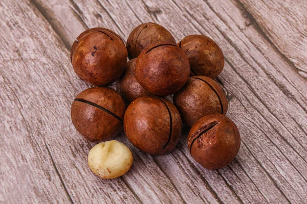 Montón Nuez Macadamia Primer Plano Marrón Sobre Fondo —  Fotos de Stock