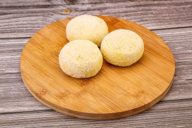 Çiğ patates ezmesi - doldurulmuş patates pirzolası - pişirmek için.