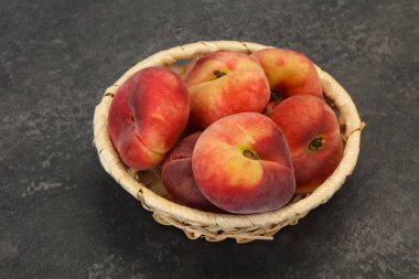 Tatlı, lezzetli, birkaç şeftali