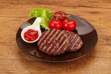 Domates soslu ızgara burger pirzolası
