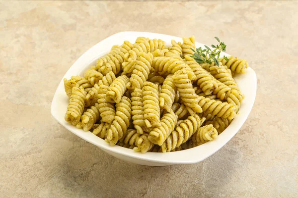 Massa Italiana Fusilli Com Molho Pesto — Fotografia de Stock