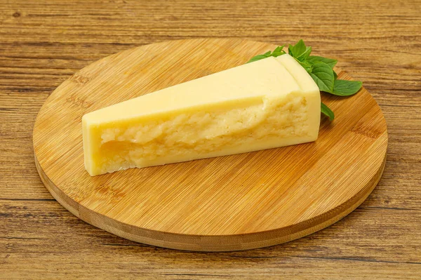 Sert Parmesan Peynirli Fesleğen — Stok fotoğraf