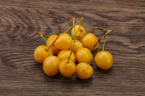 Poucos Doce Amadurecido Amontoado Cereja Amarela — Fotografia de Stock