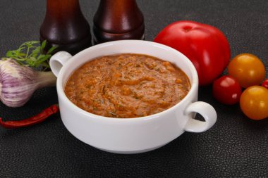 Meşhur İspanyol soğuk domates çorbası.