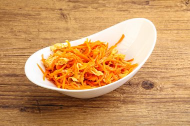 Havuçlu ve baharatlı Kore soya kuşkonmazı.