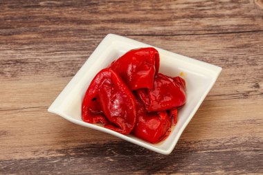 Yağda ızgara kırmızı biber.