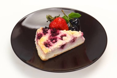 Kirazlı cheesecake çilekli ve naneli.
