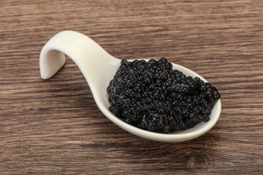 Lüks balık, kâsede siyah havyar.