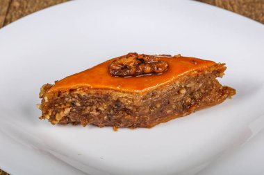 Türk baklavası bal ve fındıklı