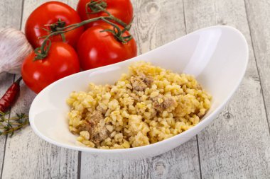 Et ve baharatlı bulgur.