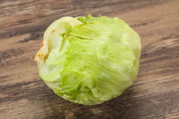 Salada Iceberg Verde Madura Fresca Pronta Para Cozinhar — Fotografia de Stock