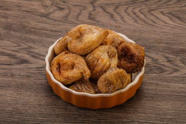 Kuru incirli meyve yığını.