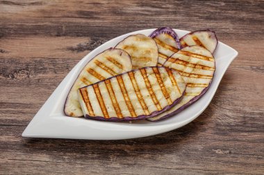 Izgara graffiti yumurta dilimleri ve zeytinyağı.