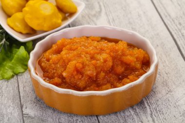 Kabak kabağı kabağında havyar.