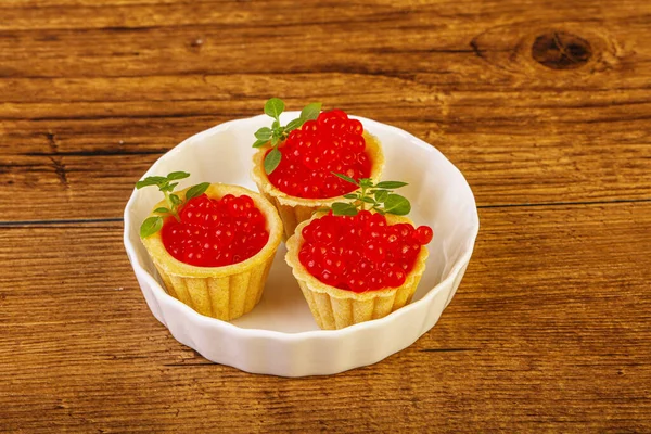 Apetizer Tartaleta Con Merienda Caviar Rojo —  Fotos de Stock