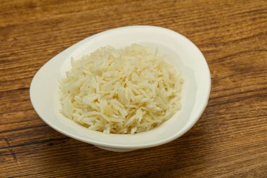 Buharda pişmiş Hint basmati pilavı.