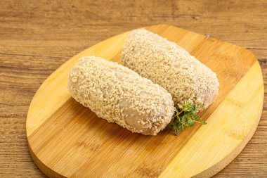 Fırında pişmemiş tavuk pirzolası.