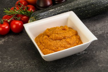 Vejetaryen mutfağı - Ot ve baharatlı kabak püresi