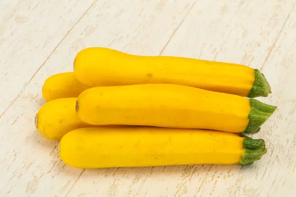 Reif Lecker Gelbe Junge Zucchini Häufchen — Stockfoto