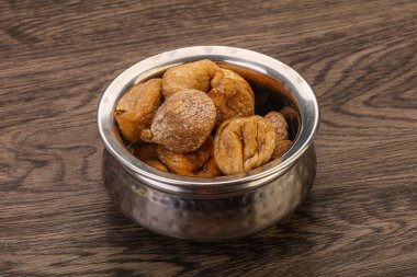 Kuru incirli meyve yığını.