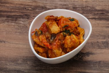 İstiridye soslu tavuk ve sebzeli kişniş.