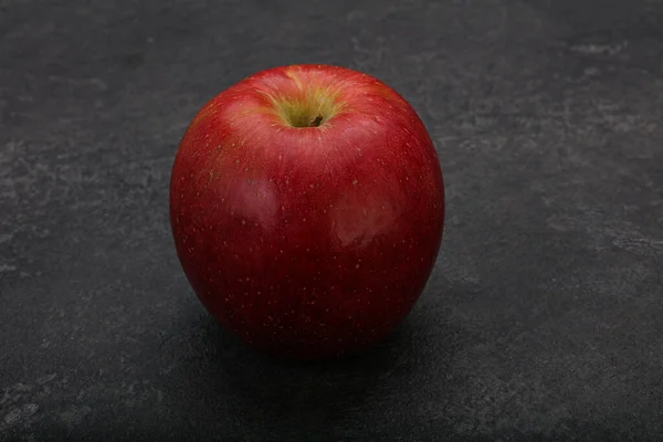 单颗红甜可口的苹果果 — 图库照片