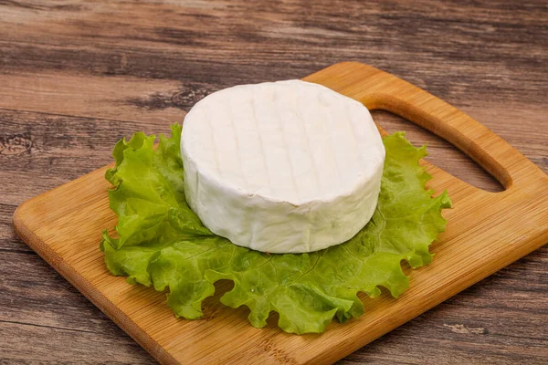 Delicioso Tradicional Brie Rodada Queijo Macio — Fotografia de Stock