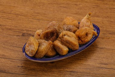 Kuru incirli meyve yığını.